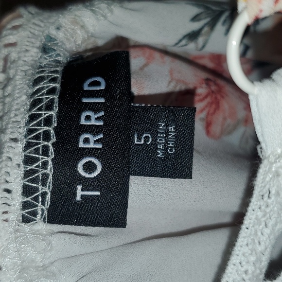 Torrid floral top - Picture 5 of 6